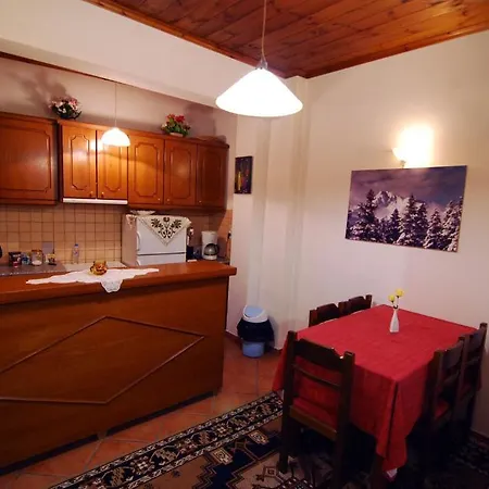 Апартаменты To Spiti Tis Pareas *